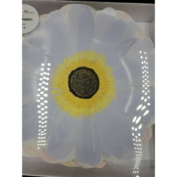 Meri Meri Flower Shaped Paper Plates 7-3/8" Party Plates  (8 Pack) - Picture 3 of 9